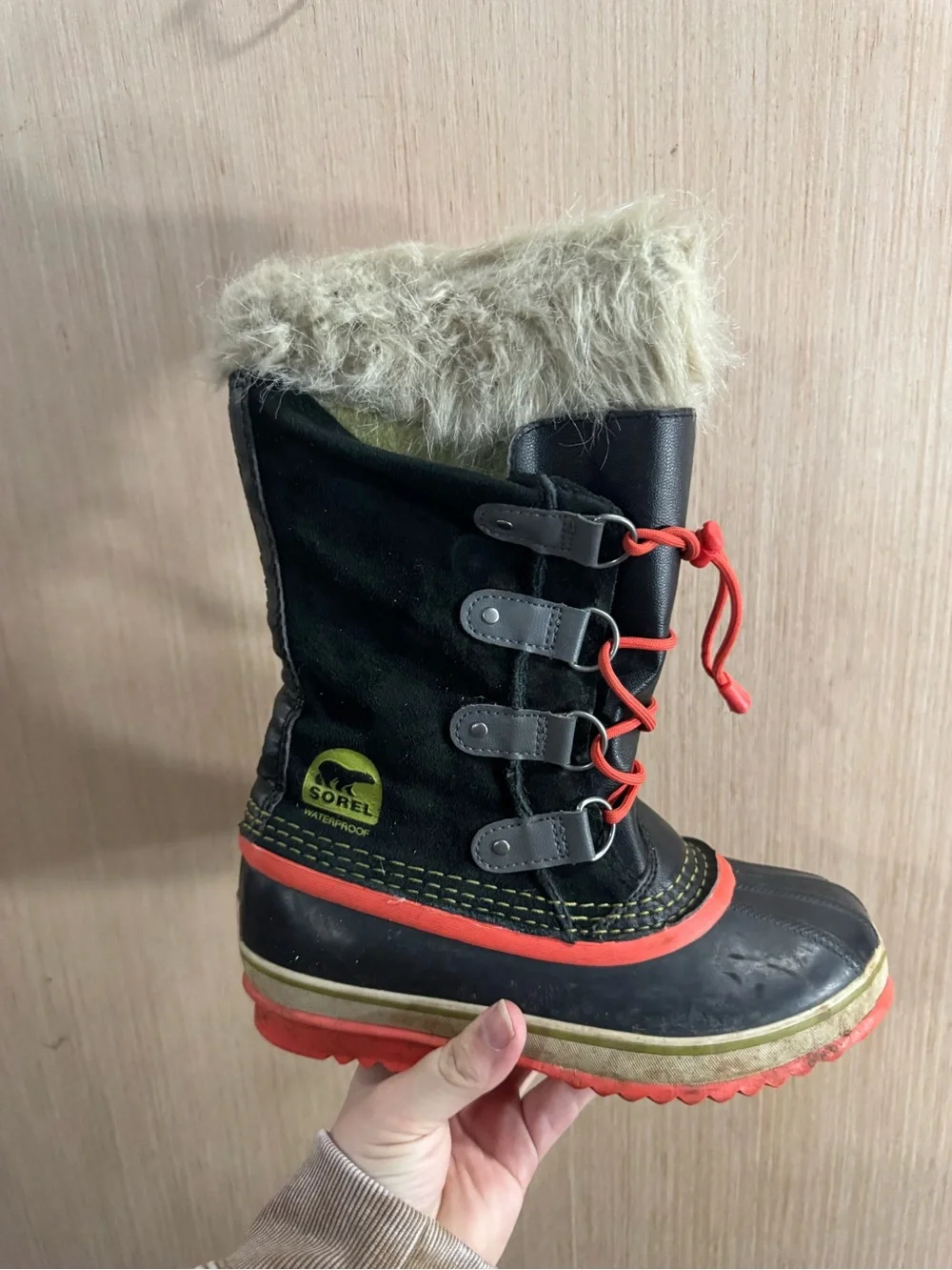 Women’s Sorel Black and Salmon Pink Snow Boots with Faux Fur Trim Size 6